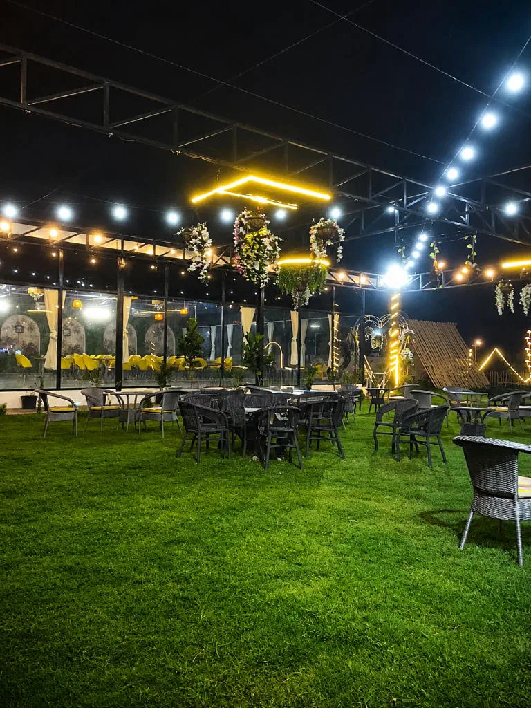 Night Lawn Dining Ambience